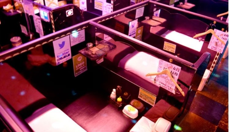 pink salon in shinjuku