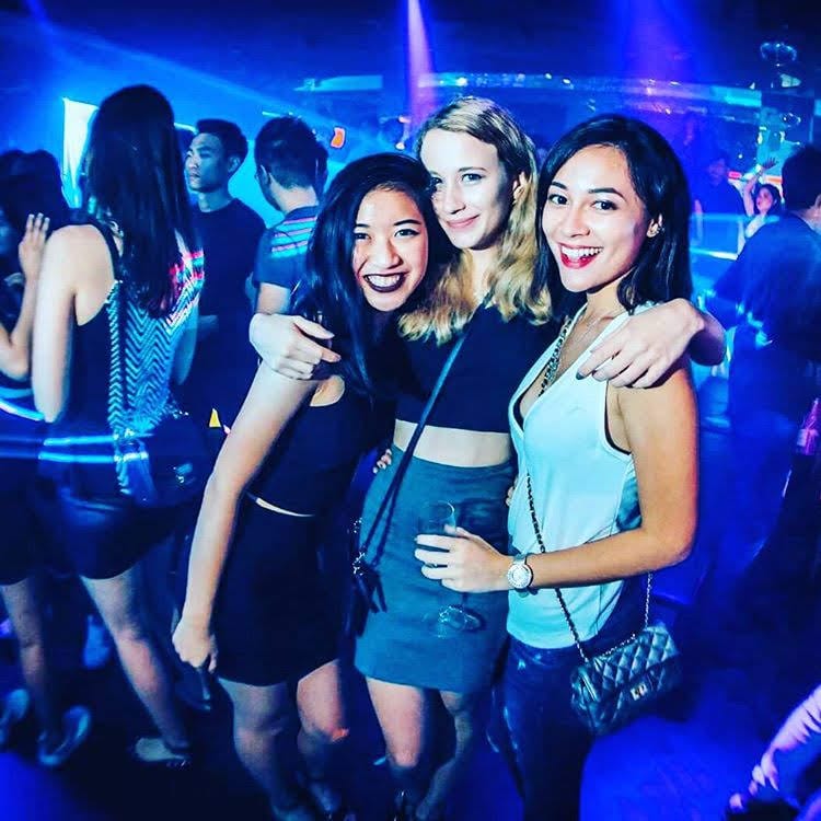 friend with benefit Singapore girls club nightlife 