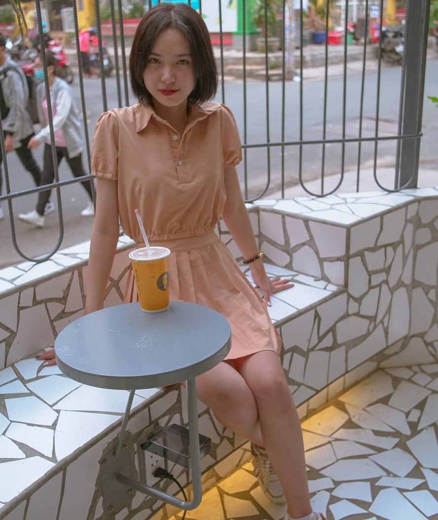 Vietnamese sugar baby near university