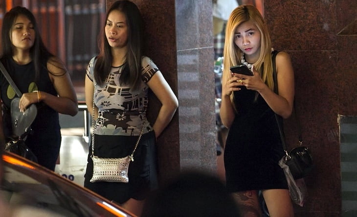 girls freelancing in bangkok streets