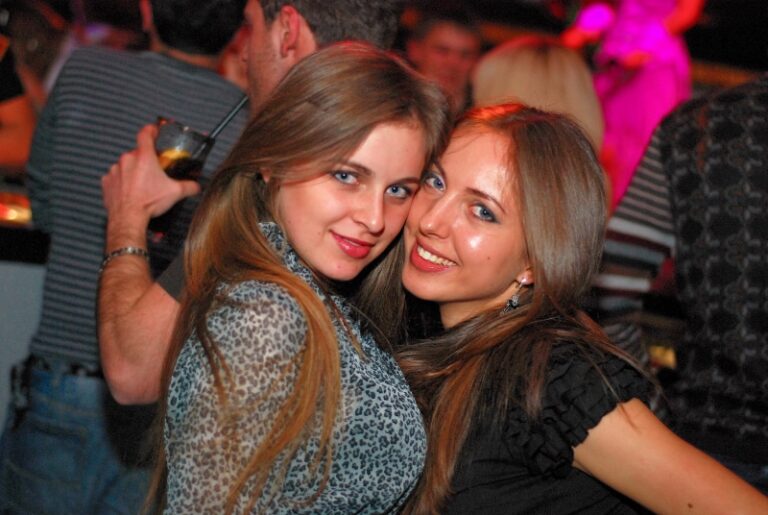 Russian girls in Hong Kong nightlife