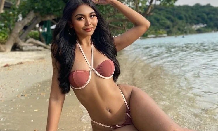 Thai girlfriend in the beach
