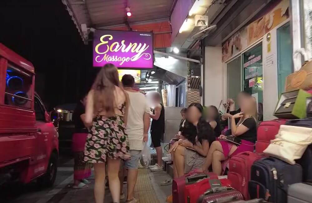 Earny Massage Parlor Rat UThit Road