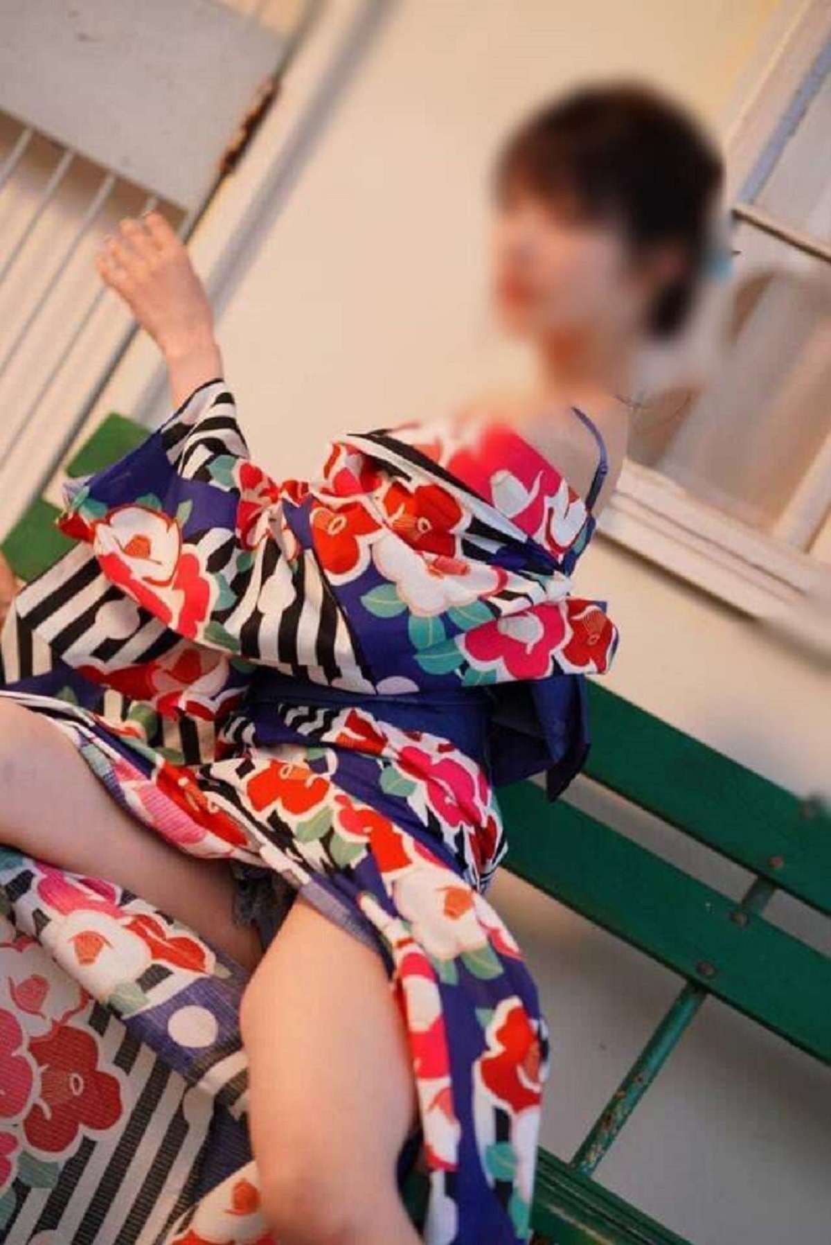 Rei Club Girl in Kimono Ready to Serve Customers